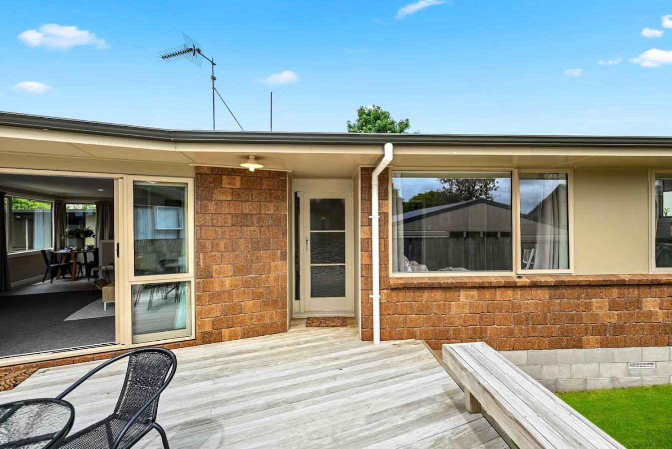 Endeavour Adventures Apartment Hamilton Exterior photo